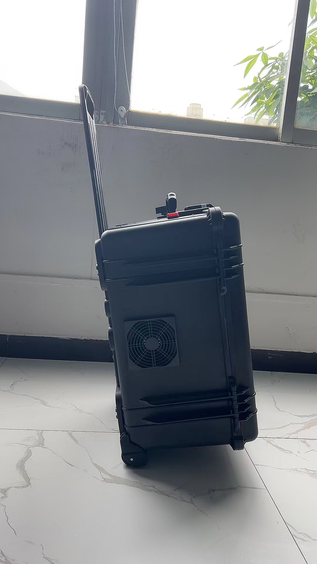 阿城手拉箱型移动通信干扰器